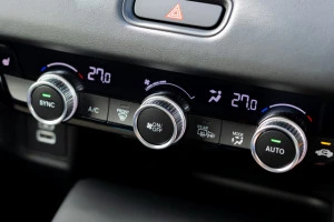 フロントガラスの内側が凍る理由とは 主な原因や対処方法について Eparkくらしのレスキュー フロントガラスの内側が凍る理由とは 主な原因や対処方法について Eparkくらしのレスキュー