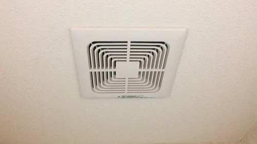 トイレの換気扇が動かない トラブルの原因や解決法などをご紹介 Eparkくらしのレスキュー トイレの換気扇が動かない トラブルの原因や解決法などをご紹介 Eparkくらしのレスキュー