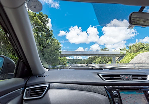 割れ ヒビ 車のガラスの修理方法や費用相場などをご紹介します Eparkくらしのレスキュー 割れ ヒビ 車のガラスの修理方法や費用相場などをご紹介します Eparkくらしのレスキュー