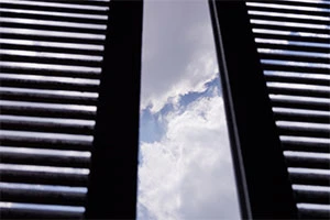 通風雨戸とは メリット デメリットなどを解説 Eparkくらしのレスキュー 通風雨戸とは メリット デメリットなどを解説 Eparkくらしのレスキュー