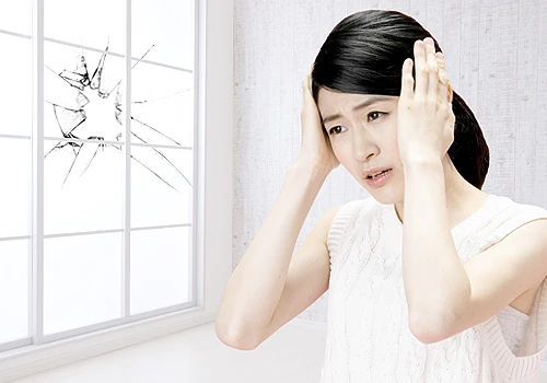 窓ガラスの割れ ヒビ 補修方法や修理にかかる費用などをご紹介します Eparkくらしのレスキュー 窓ガラスの割れ ヒビ 補修方法や修理にかかる費用などをご紹介します Eparkくらしのレスキュー