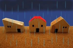 梅雨の季節には羽アリに要注意 発生する原因や具体的な対策について解説 Eparkくらしのレスキュー 梅雨の季節には羽アリに要注意 発生する原因や具体的な対策について解説 Eparkくらしのレスキュー