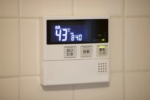 もしかして給湯器のリモコンの故障かも 故障事例や原因 対処法について解説します Eparkくらしのレスキュー もしかして給湯器のリモコンの故障かも 故障事例や原因 対処法について解説します Eparkくらしのレスキュー