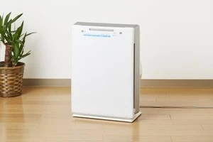 部屋に設置された空気清浄機の写真
