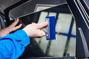 スモークガラスにしてみたい 車の窓を変える際の注意点 Eparkくらしのレスキュー スモークガラスにしてみたい 車の窓を変える際の注意点 Eparkくらしのレスキュー