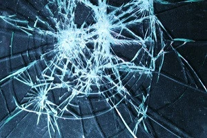 強化ガラスでも割れることはあるの その原因や割らないための対策などを解説 Eparkくらしのレスキュー 強化ガラスでも割れることはあるの その原因や割らないための対策などを解説 Eparkくらしのレスキュー