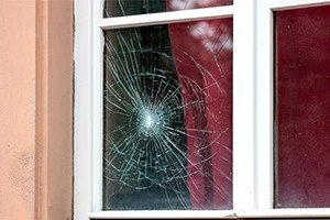 ガラスにヒビが 場所別に業者を呼ぶ前にできることを紹介 Eparkくらしのレスキュー ガラスにヒビが 場所別に業者を呼ぶ前にできることを紹介 Eparkくらしのレスキュー