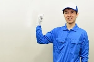 水道修理事業者の男性の写真