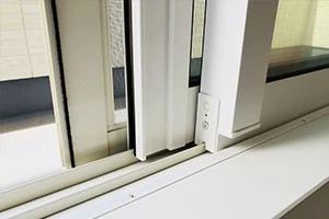 網戸に隙間ができた時はどうすればいい Eparkくらしのレスキュー 網戸に隙間ができた時はどうすればいい Eparkくらしのレスキュー