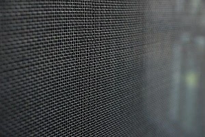 網戸に穴が空いた時はどうすればいい Eparkくらしのレスキュー 網戸に穴が空いた時はどうすればいい Eparkくらしのレスキュー