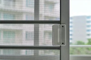 網戸の歪みの原因や直し方などを解説します Eparkくらしのレスキュー 網戸の歪みの原因や直し方などを解説します Eparkくらしのレスキュー