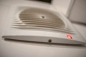 トイレの換気扇が動かない トラブルの原因や解決法などをご紹介 Eparkくらしのレスキュー トイレの換気扇が動かない トラブルの原因や解決法などをご紹介 Eparkくらしのレスキュー