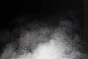 給湯器から煙が出ている写真