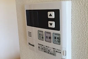 起動しない給湯器のリモコンの写真