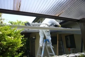 カーポートの雨樋修理に関するお役立ち情報 原因や修理費用相場をご紹介 Eparkくらしのレスキュー カーポートの雨樋修理に関するお役立ち情報 原因や修理費用相場をご紹介 Eparkくらしのレスキュー