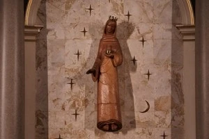 カトリック教会のマリア像の写真