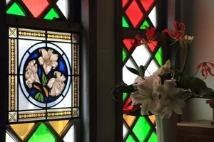 カトリック教会のステンドグラスの写真